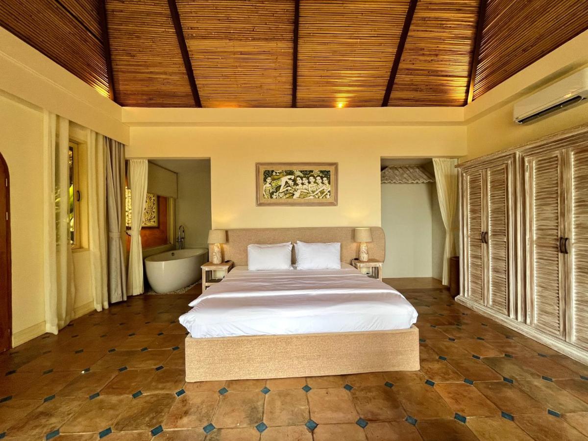 Coco Grove Beach Resort, Siquijor Island Εξωτερικό φωτογραφία A bedroom at the resort