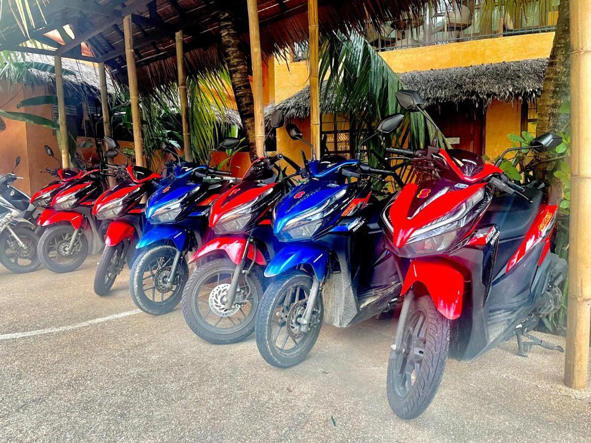 Coco Grove Beach Resort, Siquijor Island Εξωτερικό φωτογραφία Honda Click 125i