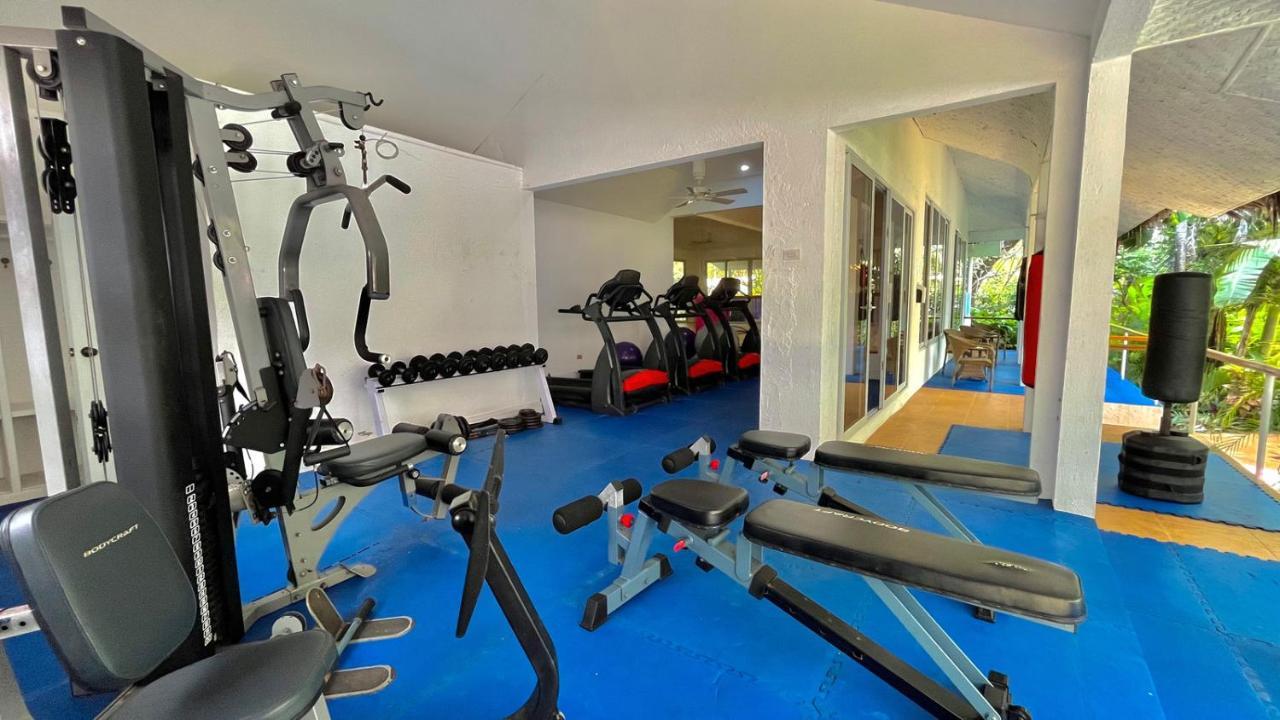 Coco Grove Beach Resort, Siquijor Island Εξωτερικό φωτογραφία The gym at the hotel
