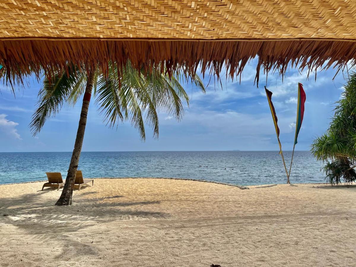 Coco Grove Beach Resort, Siquijor Island Εξωτερικό φωτογραφία Beach at the resort