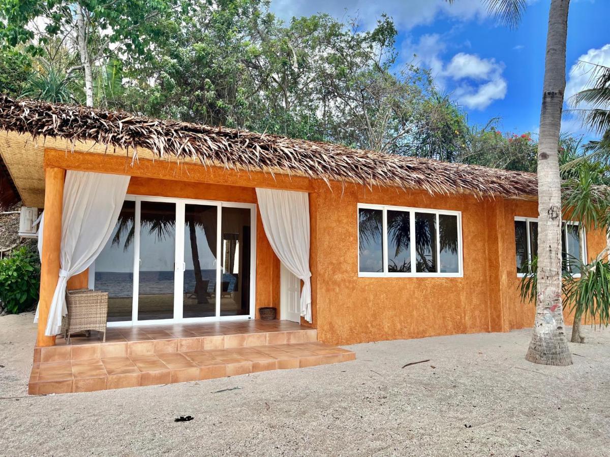 Coco Grove Beach Resort, Siquijor Island Εξωτερικό φωτογραφία A beach villa at the resort