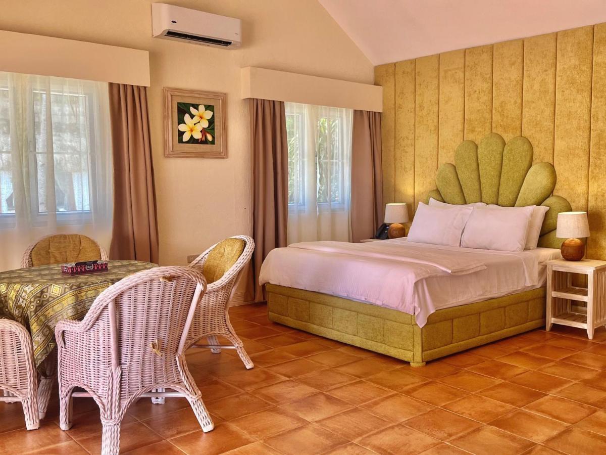 Coco Grove Beach Resort, Siquijor Island Εξωτερικό φωτογραφία A room at the hotel