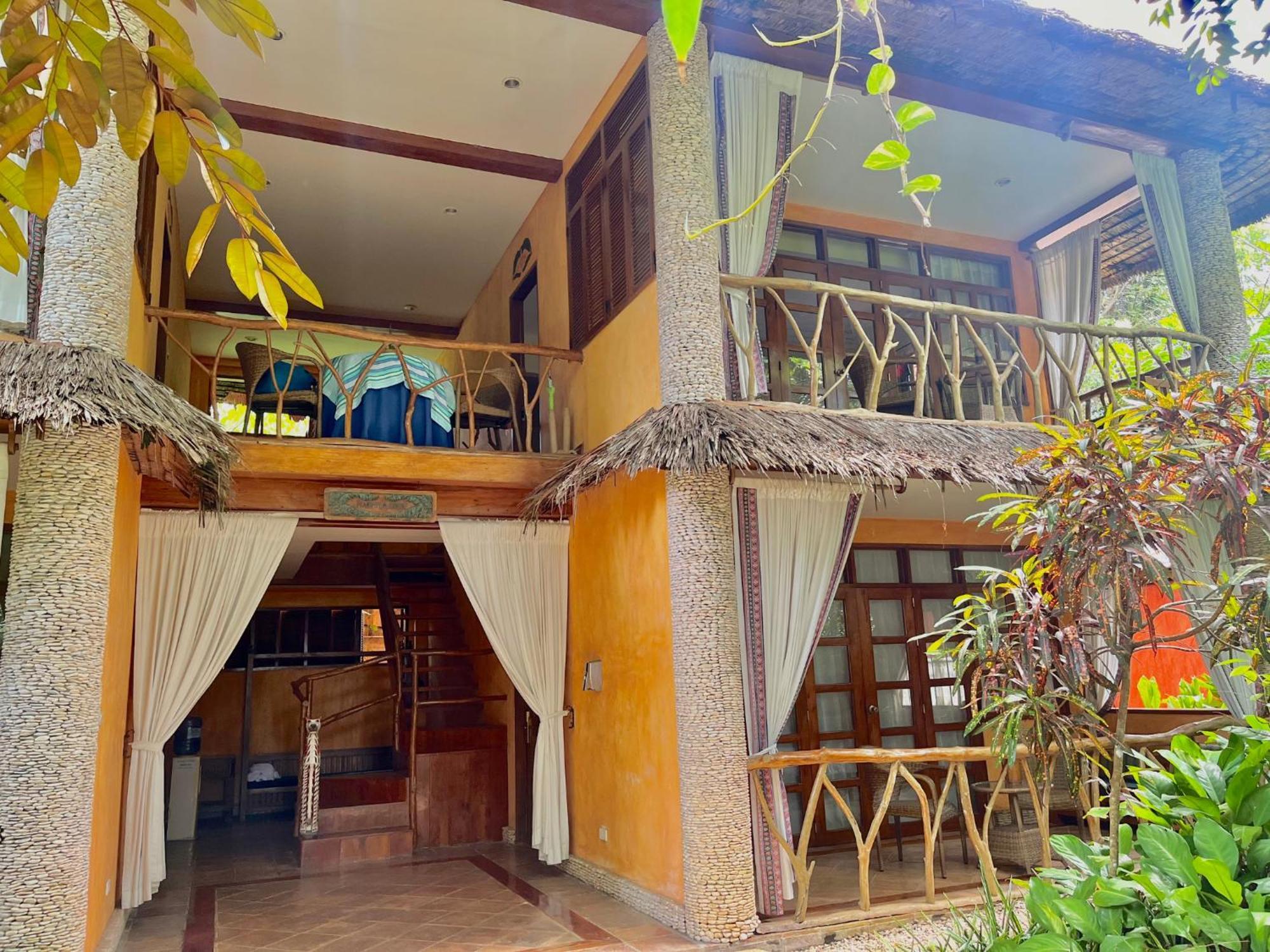 Coco Grove Beach Resort, Siquijor Island Εξωτερικό φωτογραφία A villa at the resort