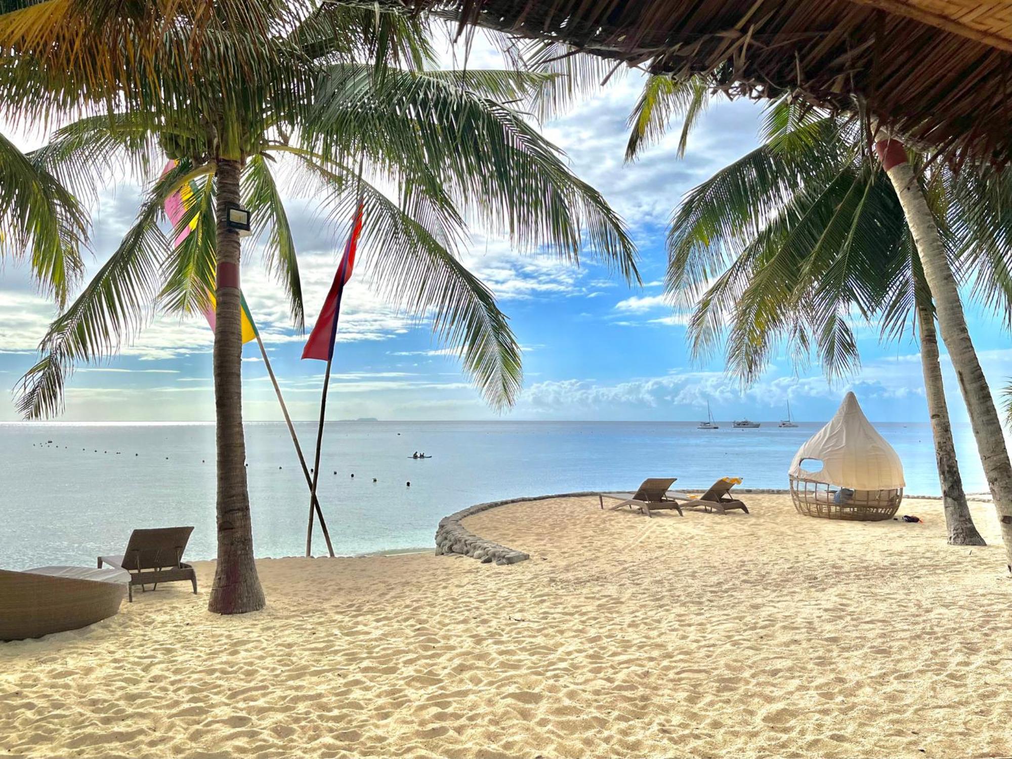 Coco Grove Beach Resort, Siquijor Island Εξωτερικό φωτογραφία Beach at the Shangri-La Resort