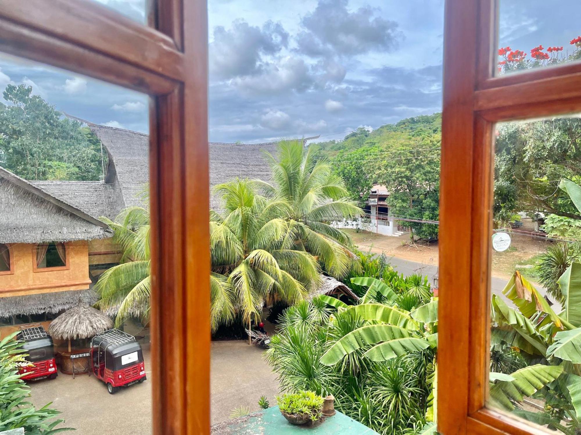 Coco Grove Beach Resort, Siquijor Island Δωμάτιο φωτογραφία View from the window of a guest house in the village of Kumburupiddy